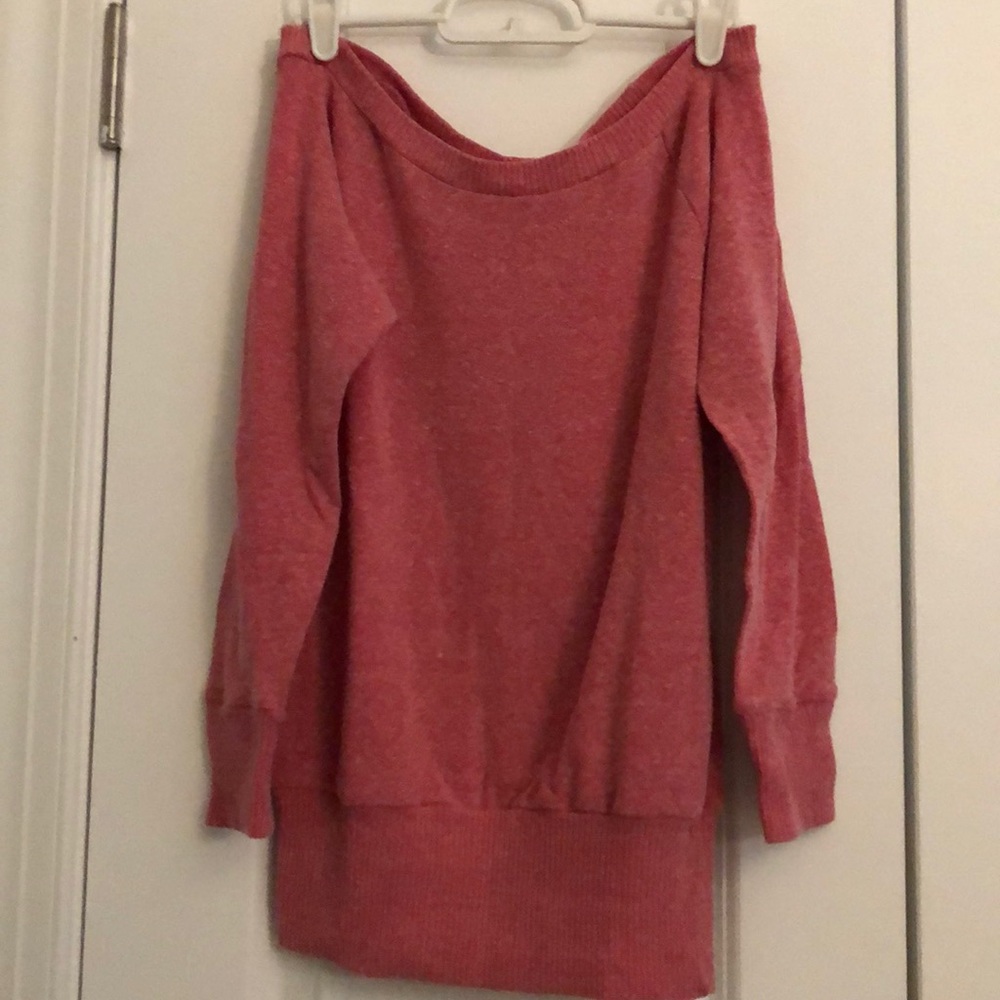 Off shoulder boat neckline